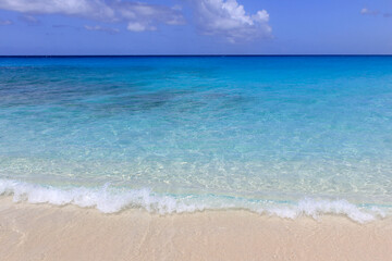 Fototapeta na wymiar Oceanfront, golden sands and waves on the island of St. Maarten