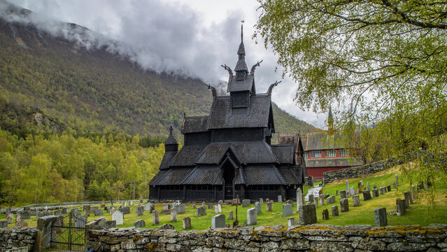 Kosci&oacute;ł klepkowy w Borgund w Song og Fjordane z 1180 roku.