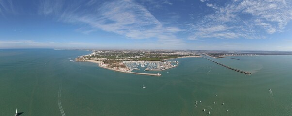 Vista aérea de Puerto Sherry, Bahía de Cádiz