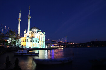 Fototapeta na wymiar Istanbul Ortakoy Mosque at night with Bosphorus Bridge on the background