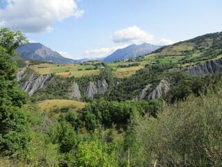 Fototapeta na wymiar Paysage de montagne en été, Vallée de l'Ubaye, Alpes de Haute Provence, France.