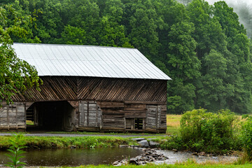 Fototapeta na wymiar An Old Barn in Cataloochee Valley, NC