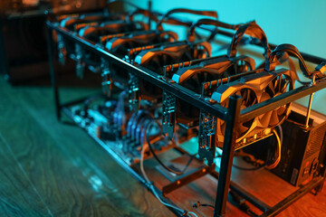 Cryptocurrency mining rig with computer graphics