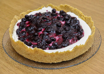 Delicious raspberry cheesecake dessert with crema