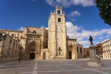 Fototapeta na wymiar San Antolin cathedral of Palencia in a sunny day, Castilla y León, Spain
