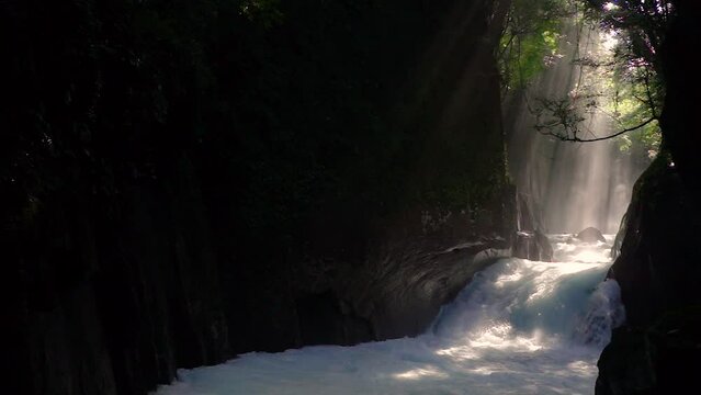 朝の菊池渓谷　逢ぞめの滝