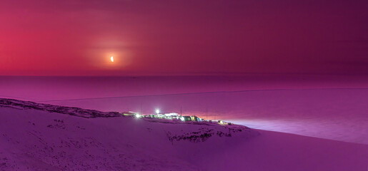 Scott Base, Antarctica, July 7th, 2022: Tonga volcano “afterglow” causes dazzling skies in Antarctica © Stuart