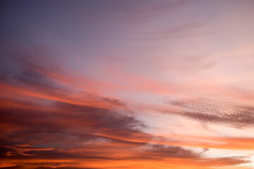 Obraz premium Beautiful cloudy sunset sky. Stunning sunset sky background. Sunset sky wallpaper. Banda Aceh, Indonesia.