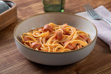 pasta spaghetti ripieni con wurstel