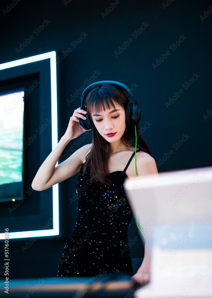 Wall mural girl with headphones