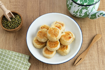 Bakpia, Bakpia Pathok is a typical Yogjakarta food made from a mixture of green beans and sugar, which is wrapped in flour then baked. 