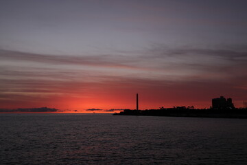 赤く染まる沖縄の水平線