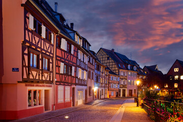 Romantisches Dorf Comar im Elsass, Frankreich