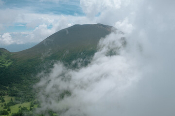 幻想的な山の風景