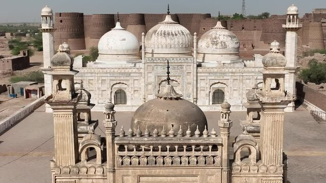 Aerial View Of Abbasi Jamia shahi Masjid Qila Derawar. Dolly Back, Pedestal Up