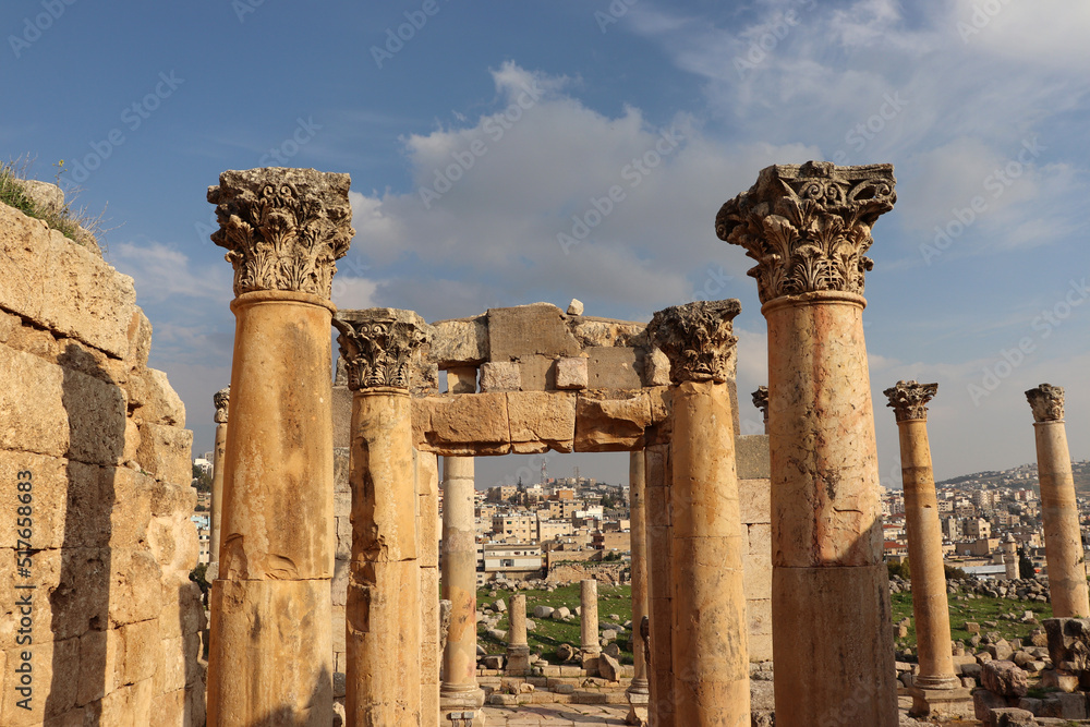 Wall mural Jerash, Jordan : The columns of the ancient city of Jerash (Roman and Greek city)