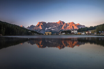 Fototapeta premium Sunrise over Lake Misurina in Dolomites