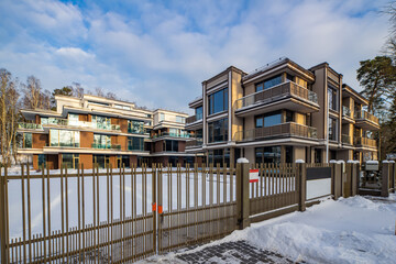 Fototapeta na wymiar Modern exterior of new luxury residential building at winter.