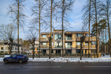 Fototapeta na wymiar Modern exterior of new luxury residential building at winter.