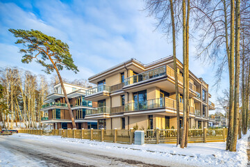 Fototapeta na wymiar Modern exterior of new luxury residential building at winter.