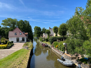 Fototapeta na wymiar Canal in the town Arum