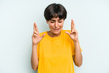 Young caucasian woman with a short hair cut isolated crossing fingers for having luck