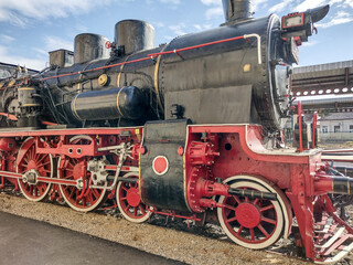 Fototapeta na wymiar old steam locomotive made in Romania in 1932. Exhibited in Oradea