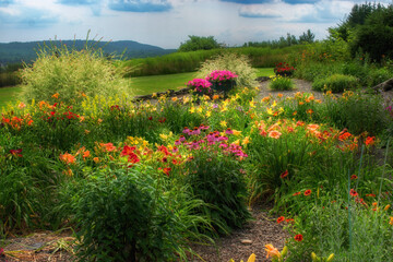 Obraz premium A Beautifully landscaped home garden in NE PA. Summer comes to life in colors of the rainbow in this family Garden.