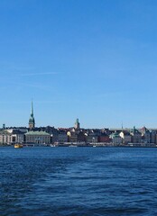 Obraz premium View of Stockholm from the water on a boat tour - Blick auf Stockholm bei einer Bootsrundfahrt vom Wasser aus