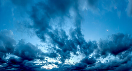 Fototapeta na wymiar sky over the lake with dark dramatic clouds