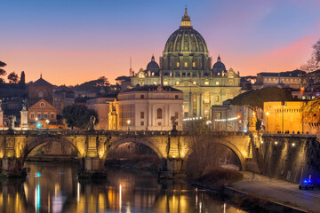 Obraz na płótnie Canvas St. Peter's Basilica in Vatican City on the Tiber River through Rome, Italy
