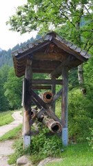 alte Soleleitung am Soleleitungsweg in Ramsau im Nationalpark Berchtesgaden