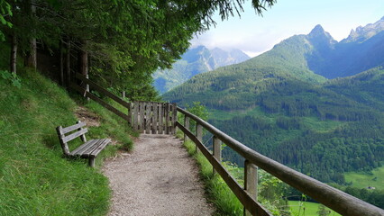 Fototapeta na wymiar am Soleleitungsweg in Ramsau im Nationalpark Berchtesgaden
