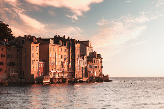 Considered one of the most beautiful towns on the Istrian coast, Rovinj is an atmospheric village gathered on a small peninsula jutting into the sea.