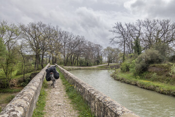Voyage &agrave; v&eacute;lo au printemps 2022, de d&eacute;but du mois d'avril &agrave; la fin du mois de mai sur les pistes cyclables et v&eacute;lo-routes  du sud de la France., boucle touristique de 3416 kms .
