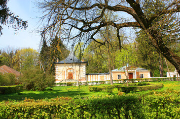 Palace and park ensemble 