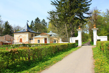 Palace and park ensemble 