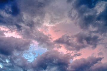 Obraz premium The sky was in a state of change as the evening approached and a storm began developing 