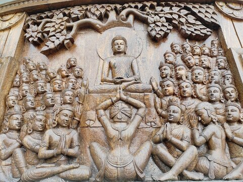Preaching of Lord Buddha at the Sarnath Banyan tree is depicted in the Buddhist temple pagoda at Bodh Gaya in Bihar.