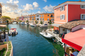 Obraz premium Colorful homes with boats and docks along the canals at the oceanfront community of Port Grimaud, France, along the French Riviera Cote d'Azur near Saint-Tropez.
