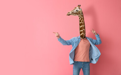 Man with head of giraffe on pink background - obrazy, fototapety, plakaty