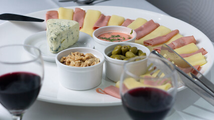 wine with nuts and side dishes