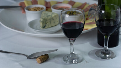 wine with nuts and side dishes