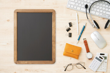 デスクの上にあるブラックボード　俯瞰撮影　無人