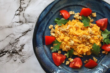 scrambled eggs and tomatoes