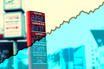 Tankstelle und steigende Preise für die Kraftstoffe - obrazy, fototapety, plakaty