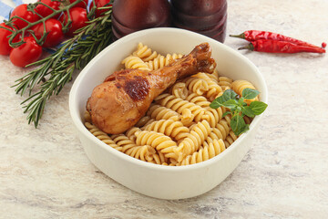 Roasted chicken leg with macaroni