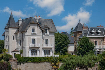 Fototapeta na wymiar Villa belle époque à Dinard, pointe de la Malouine