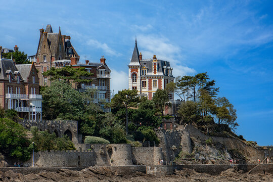 Dinard pointe de la Malouine et villa Les Roches Brunes