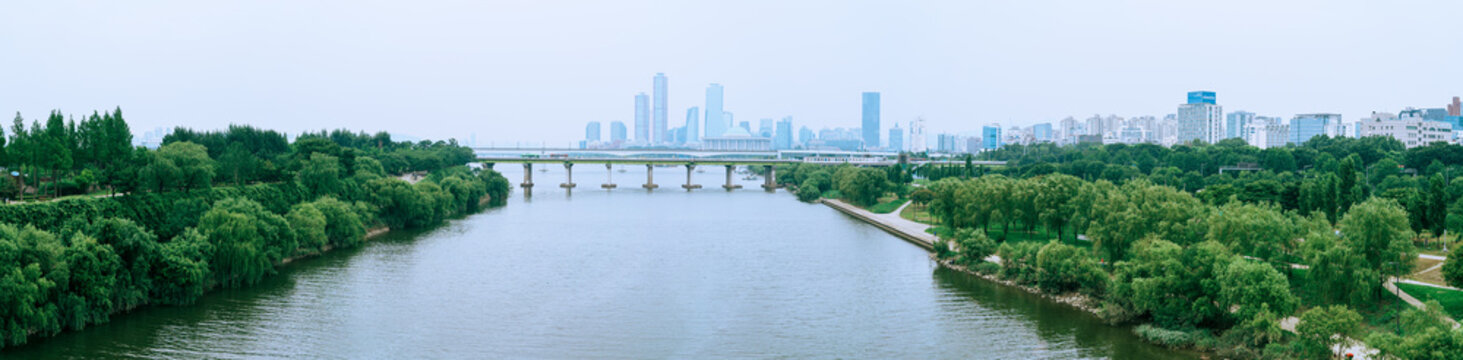 서울의 한강: the Han River in Seoul